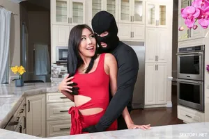 Gã chồng tai nạn nằm viện, vợ yêu ở nhà được bố Gã chồng an ủi rồi mang thai