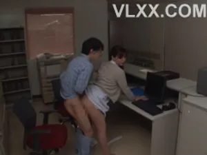 Một nữ sinh nên làm gì nếu gặp rắc rối với huấn luyện viên quần vợt và gặp rắc rối thực sự? Hãy đưa cái "mèo" không lông của bạn ra và mọi chuyện sẽ được giải quyết.